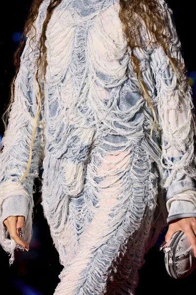 Look 28